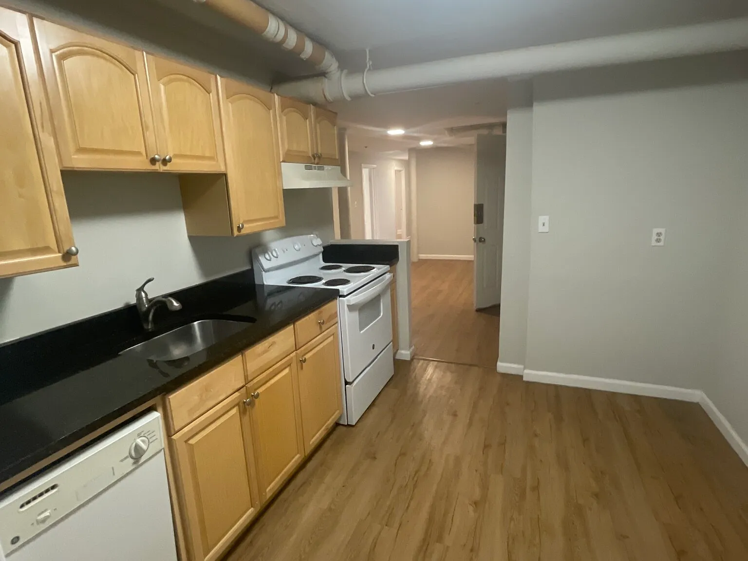 4 bed, 2.0 bath, $5,800 — Photo 2