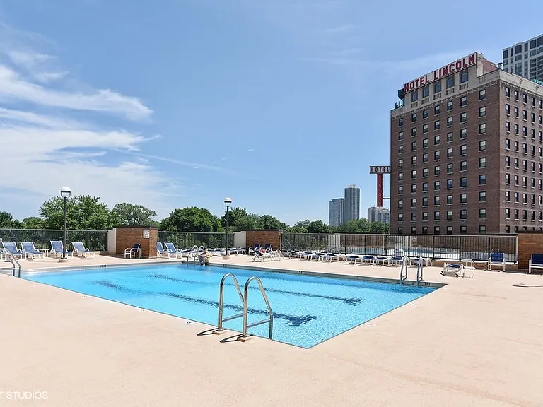 1850 N Clark St #2405 — Photo 7
