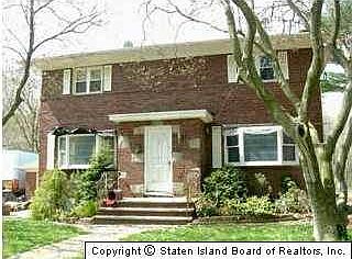 2nd image of 176 Arbutus Ave