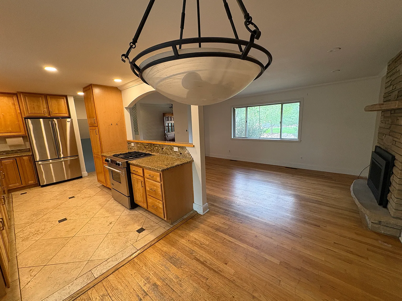 3 bed, 1250 sqft, $3,300 — Photo 3