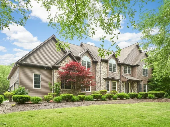 5968 Winchell Rd, Hiram, OH 44234