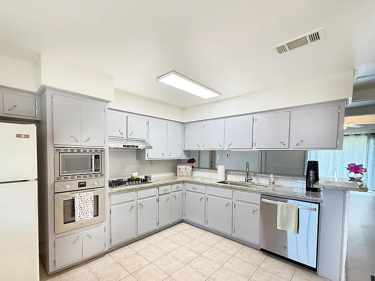 6002 De Milo Dr — Photo 3