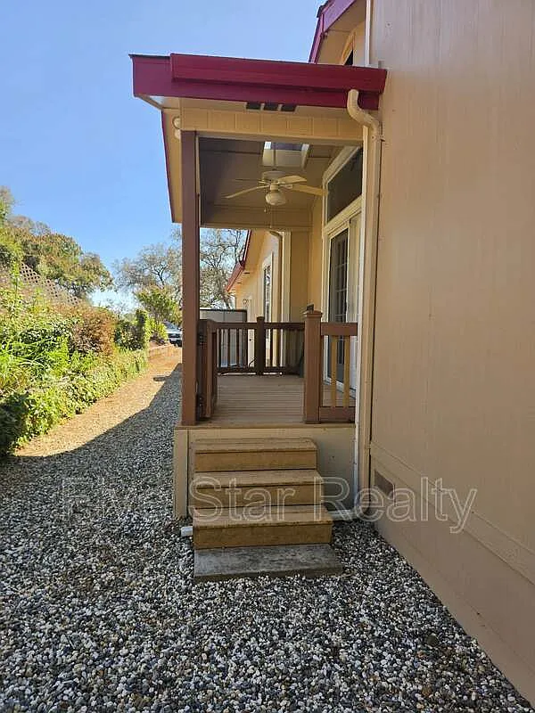 1 bed, 1.0 bath, 730 sqft, $1,200 — Photo 2