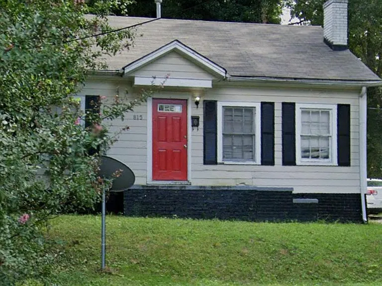 815 W Davidson Ave — Photo 2