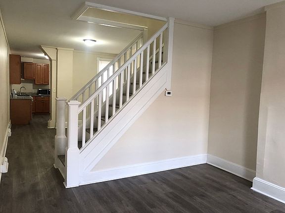 5th image of 825 Beatty St
