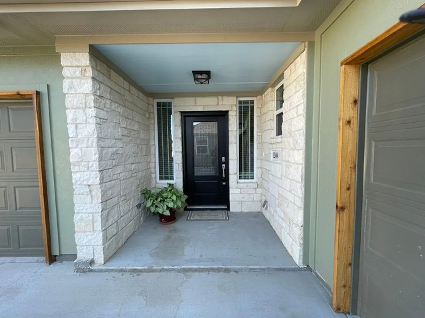 Luxury New Consturction--3 Bedroom, 2 Bathroom, Garage — Photo 1
