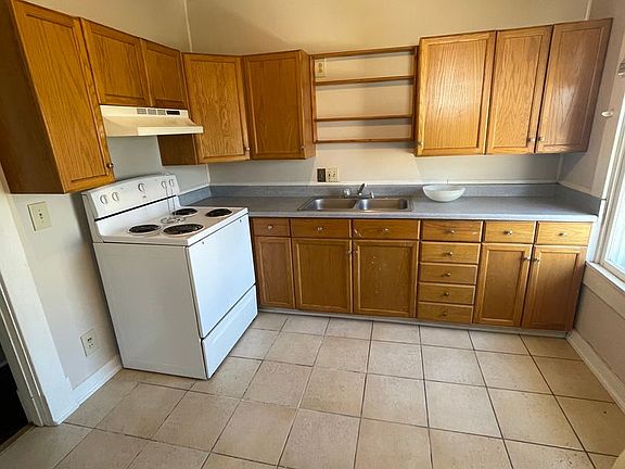 4th image of 301 W 3rd St #305