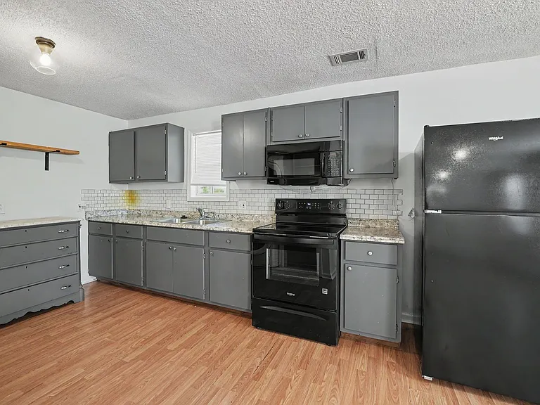 24 N Parkwood Dr — Photo 15