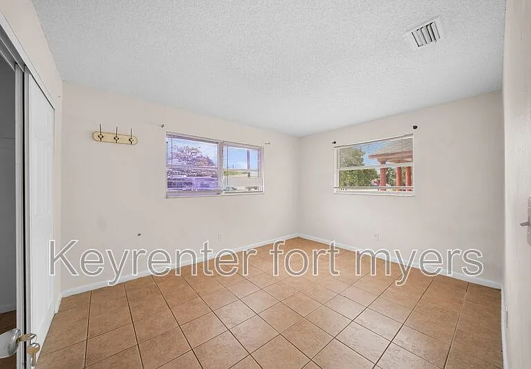 5551 5th Ave — Photo 11