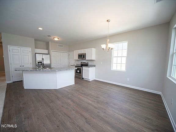 4th image of 109 Ambergate Court
