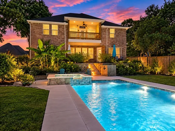 308 Familia Ct, Azle, TX 76020