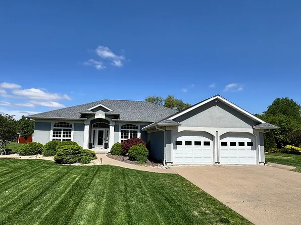 4 Fairway Dr, Monmouth, IL 61462