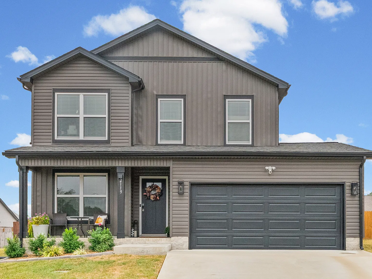 3 bed, 2.5 bath, 1693 sqft, $2,100 — Photo 1