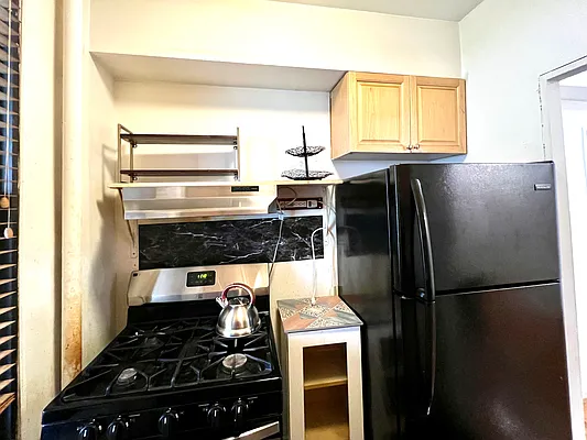 Rented by N & H Realty Group Inc | media 4