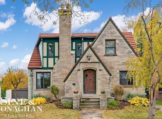 847 Barrington Rd, Grosse Pointe Park, MI 48230