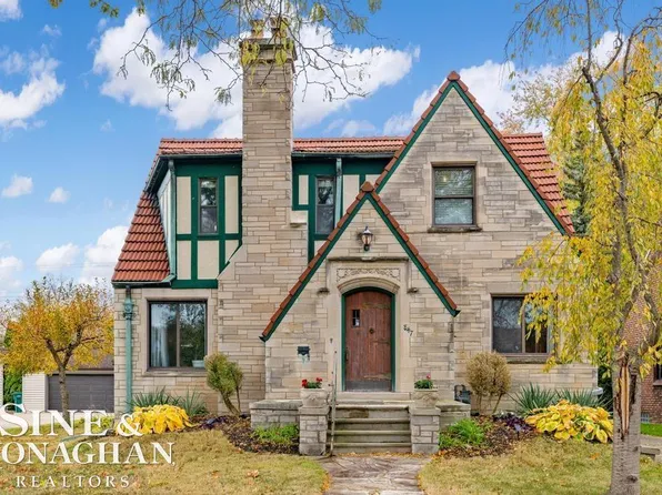 847 Barrington Rd, Grosse Pointe Park, MI 48230