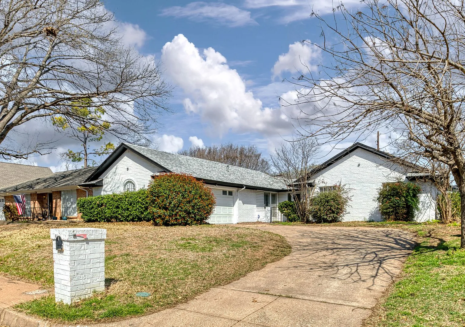 Beautiful 3 Bedroom Home Located In W. Arlington! — Photo 1