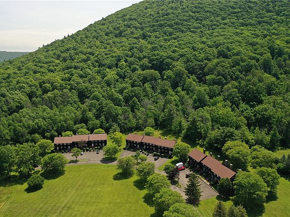 2nd image of 7 Pinewood Ln