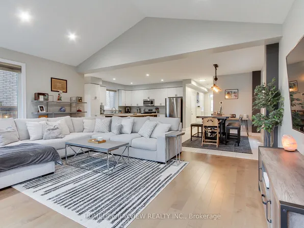 35 Booth Ln, Barrie, ON L4N 0S4