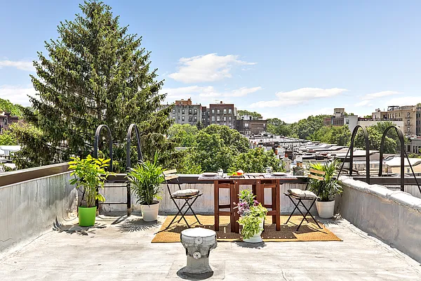 Sold by Compass | media 9