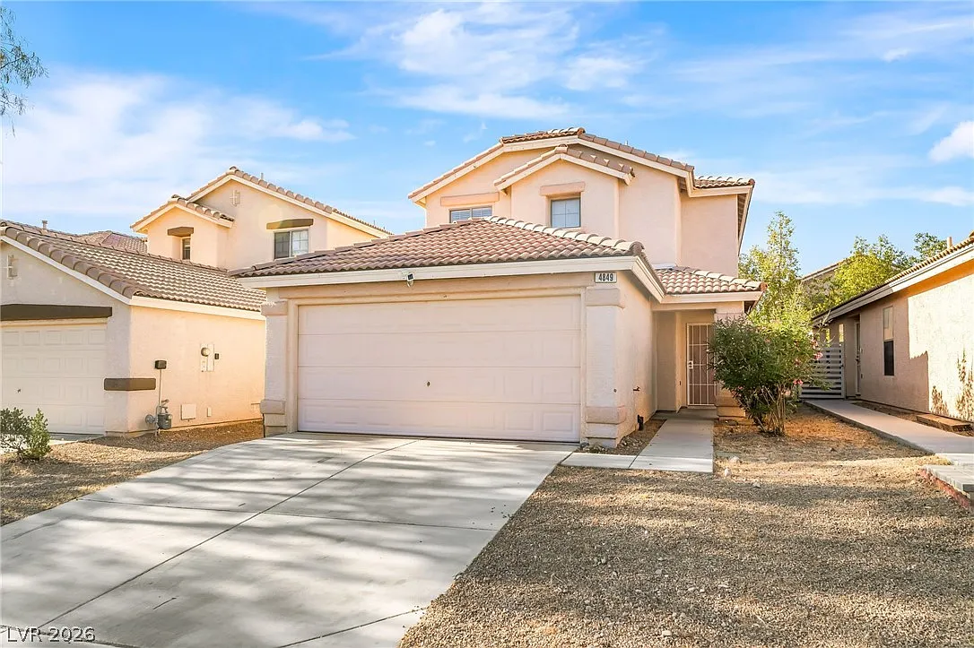 5 bed, 3.0 bath, 1818 sqft, $2,300 — Photo 2