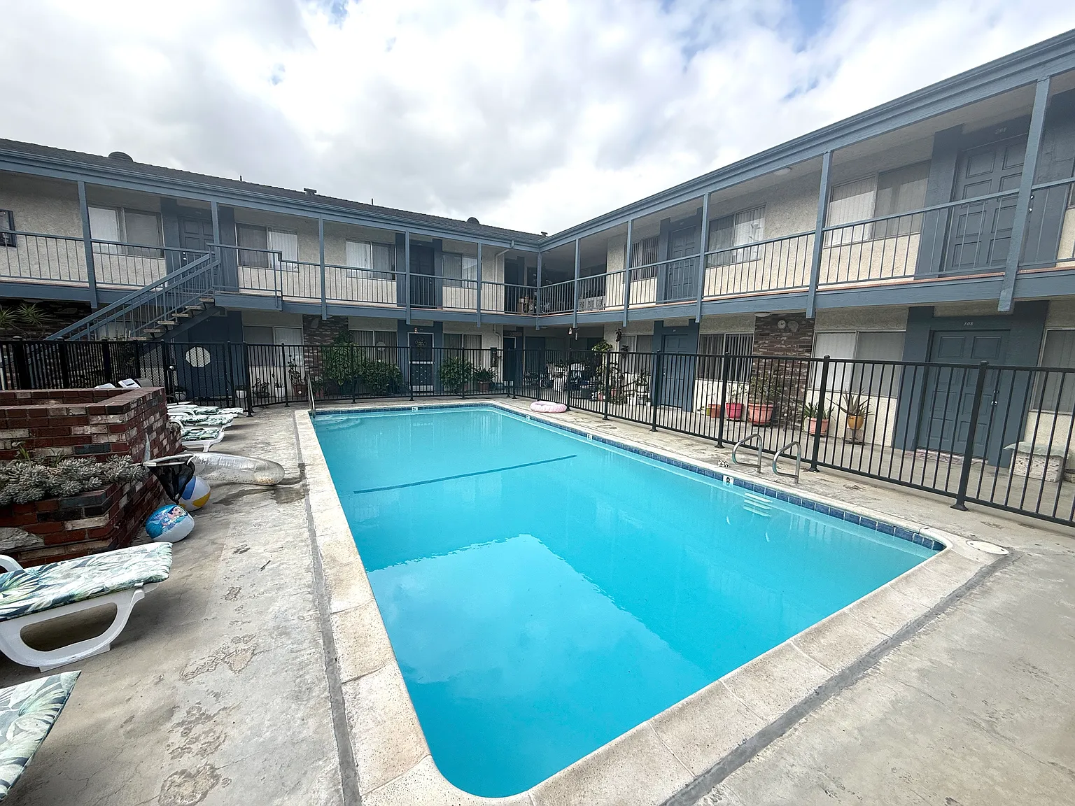 The Abbey Apartments — Photo 4