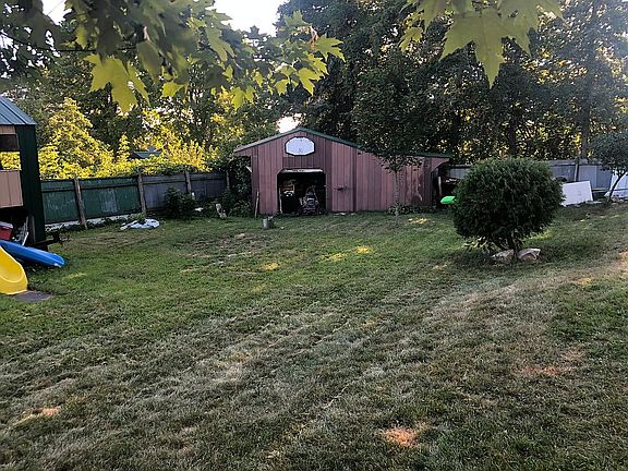 4th image of 425 Delta Ave