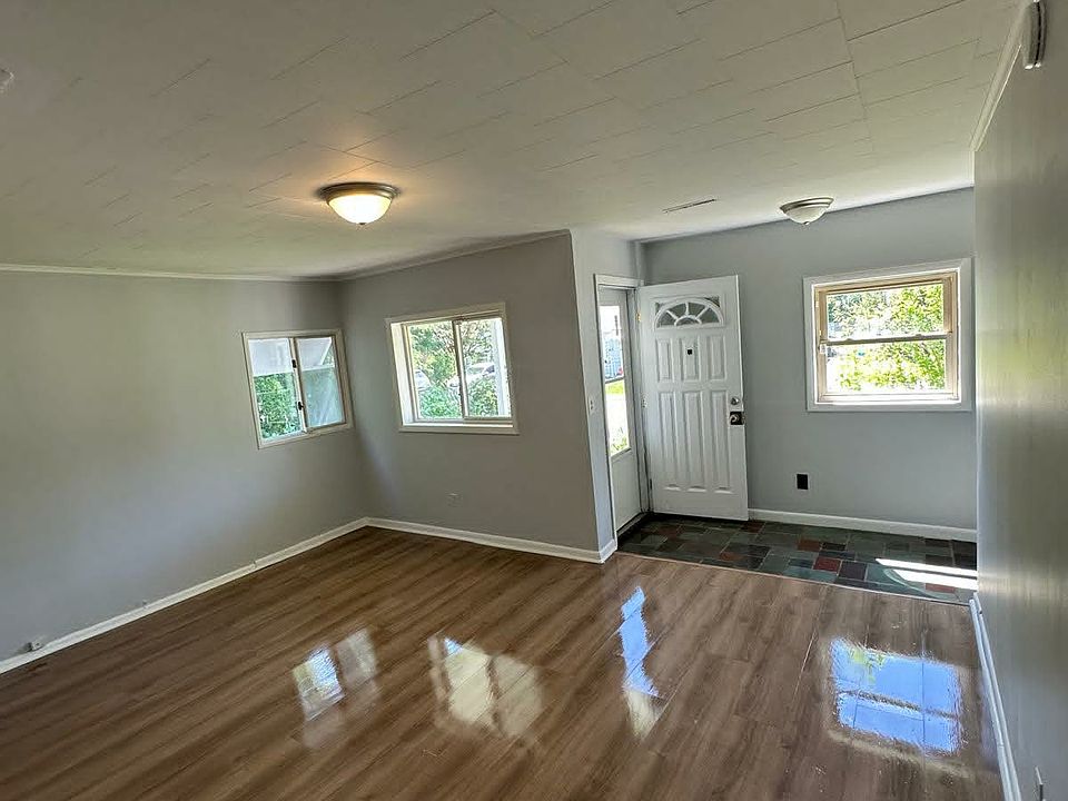 1st image of 211 Moore Ave