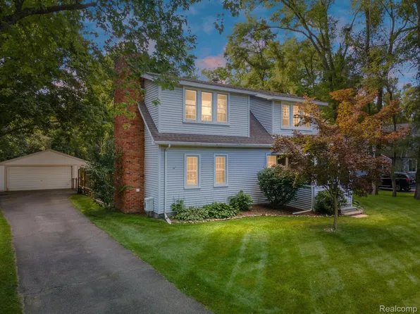 1566 Petrolia, West Bloomfield, MI 48324