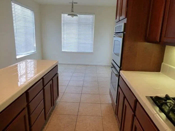 3 bed, 1783 sqft, $2,495 — Photo 4
