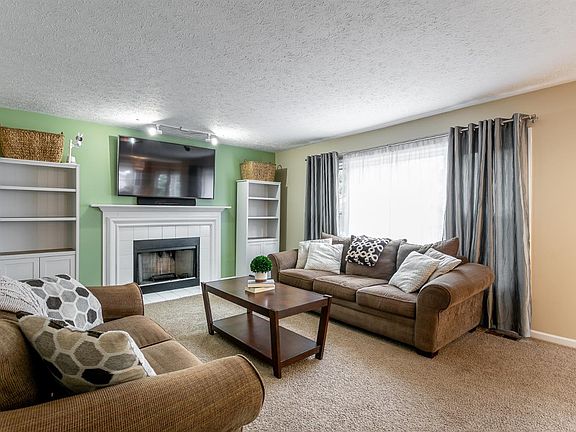 3rd image of 1010 Peachwood Ct