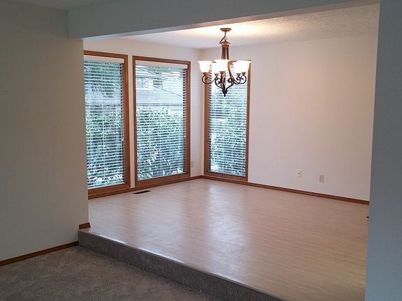 4th image of 16713 SE 34th Way