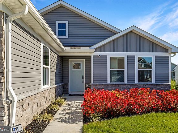 3rd image of 338 Heritage Shores Cir
