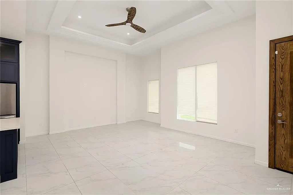 3 bed, 2.5 bath, 1868 sqft, $2,300 — Photo 3