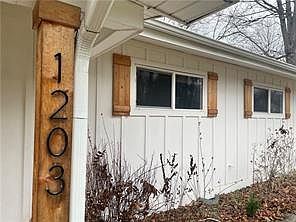 5th image of 1203 N Sang Ave