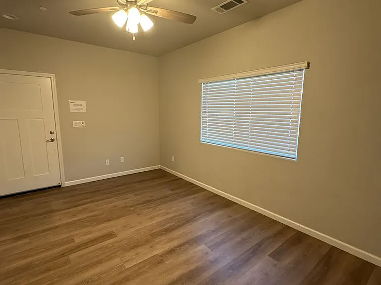 514 S Summit St #101-103 — Photo 3