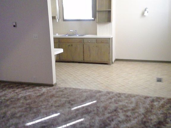 5th image of 129 N Elevator St