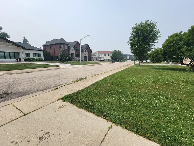7822 W Carmen Ave — Photo 14