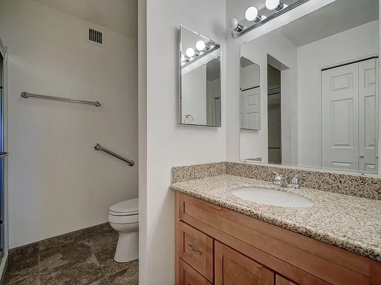 3301 W Loma Ln #1 — Photo 17