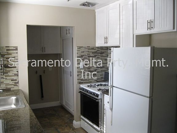 3rd image of 1610 Jefferson Blvd