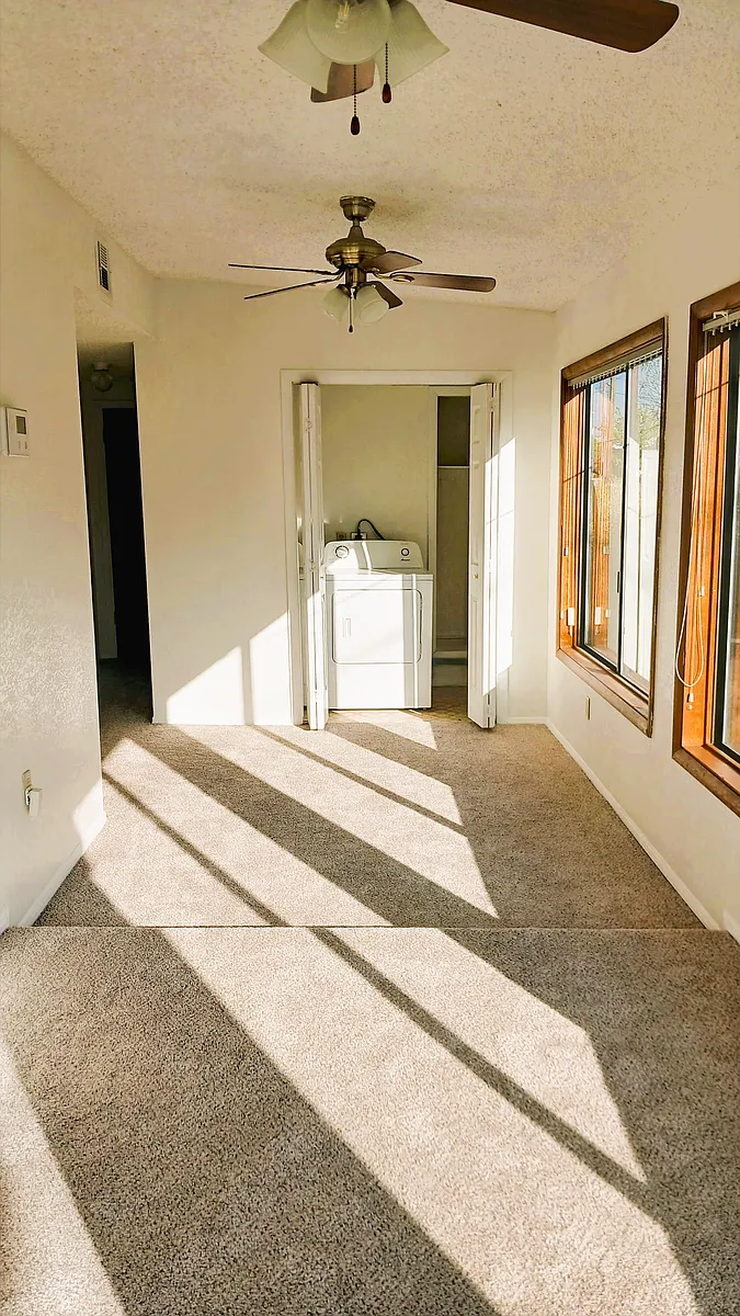 Building Photo - 1075 S Linda Vista Dr