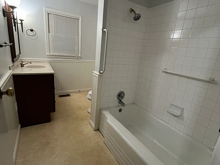 187 E Walnut St — Photo 45