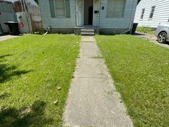 8647 Stout St, Detroit, MI 48228