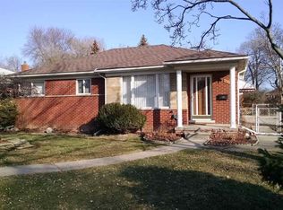 26412 Harmon St, Saint Clair Shores, MI 48081