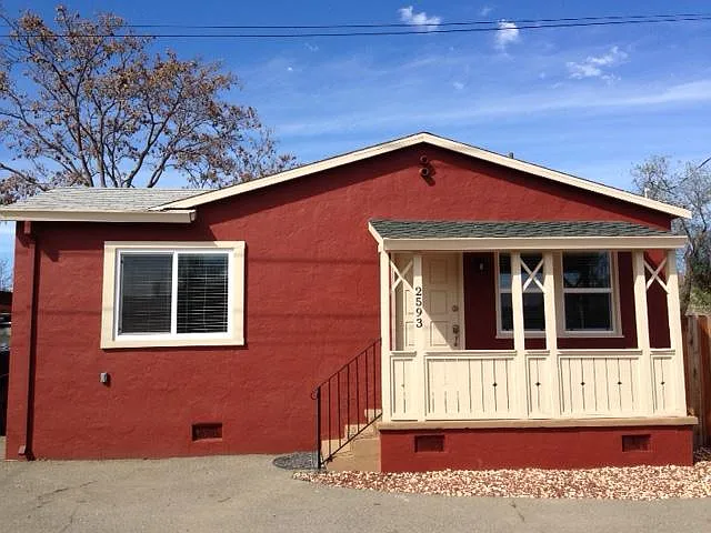 2593 College Ave photo 1