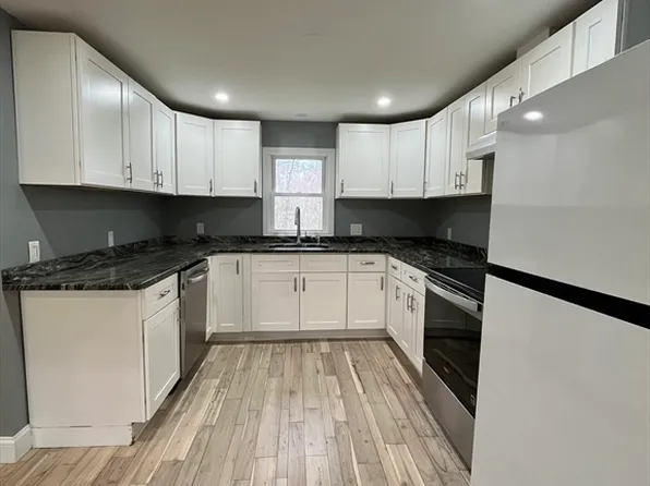 146 Allen Rd APT 1, North Easton, MA 02356