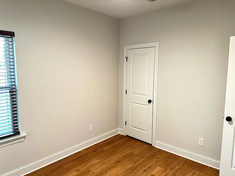 525 N Linwood Ave — Photo 24