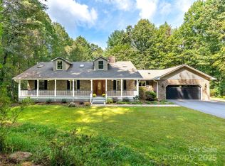 331 Thomas Rd, Hendersonville, NC 28739