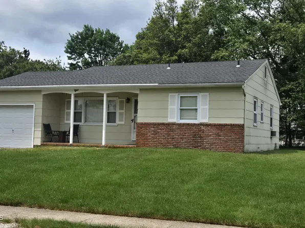 80 Brakenbury Drive, Toms River, NJ 08757