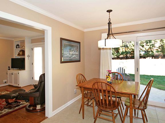 5th image of 1015 Argyle Ct